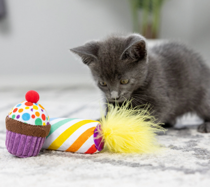 Huxley & Kent Me-Wow Cupcake & Candle 2pk Cat Toy